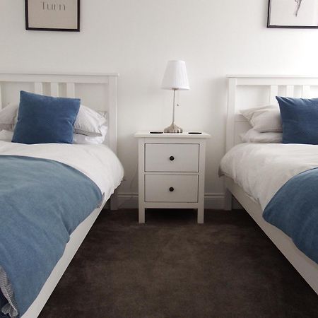 Newly Renovated 3 Bedroom Victorian Detached House บอร์นมัธ ภายนอก รูปภาพ