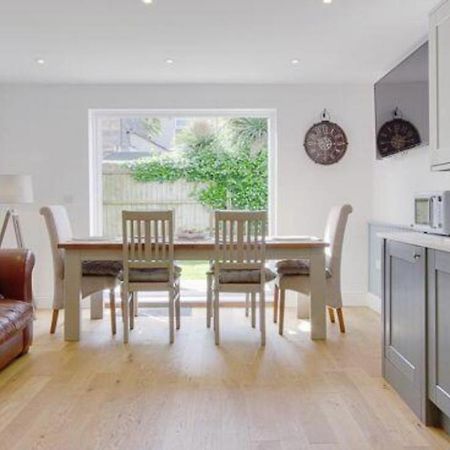 Newly Renovated 3 Bedroom Victorian Detached House บอร์นมัธ ภายนอก รูปภาพ