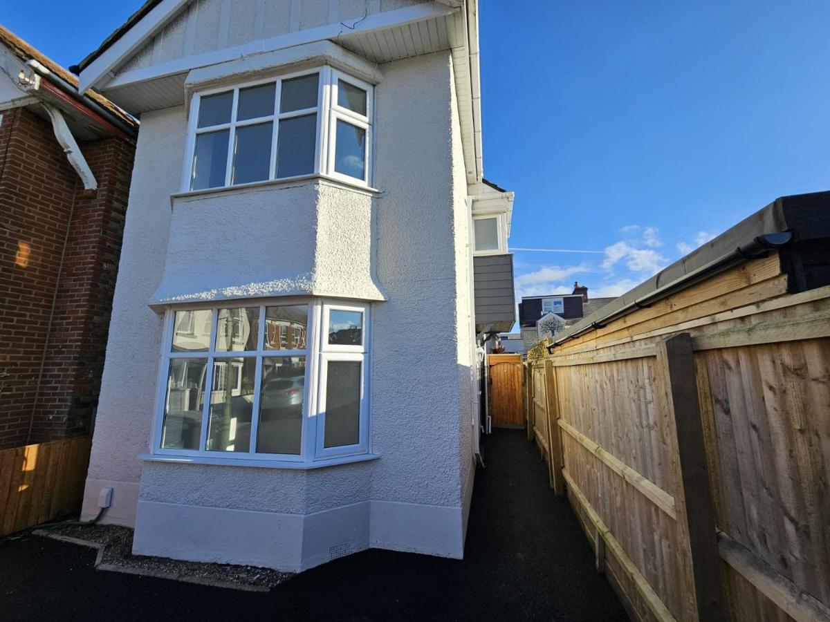 Newly Renovated 3 Bedroom Victorian Detached House บอร์นมัธ ภายนอก รูปภาพ