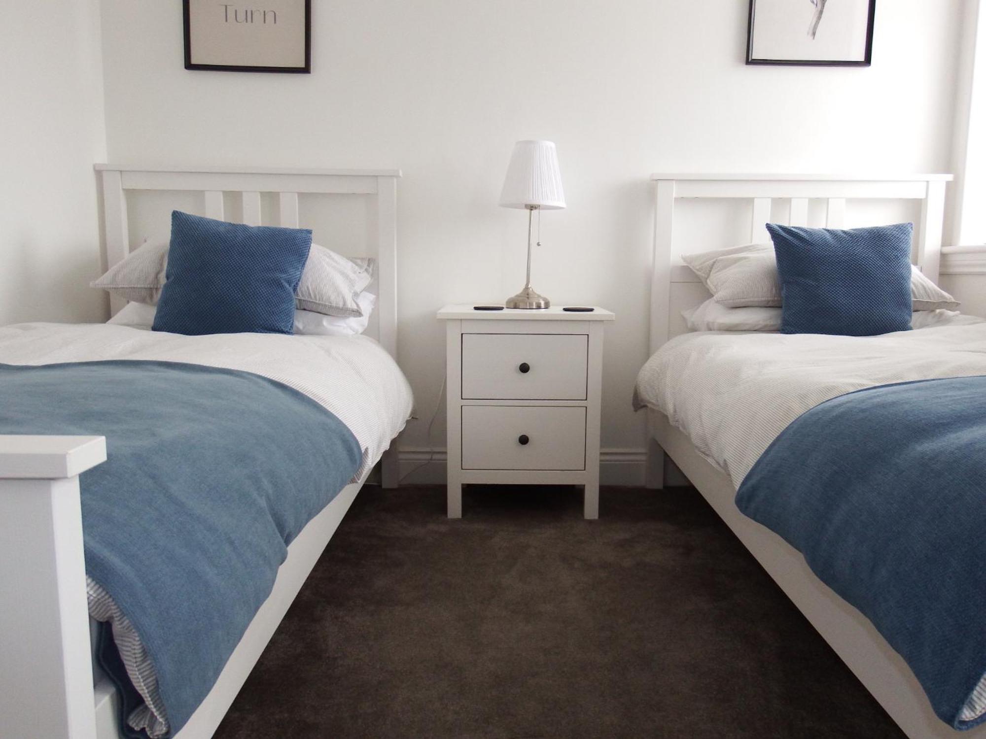 Newly Renovated 3 Bedroom Victorian Detached House บอร์นมัธ ภายนอก รูปภาพ