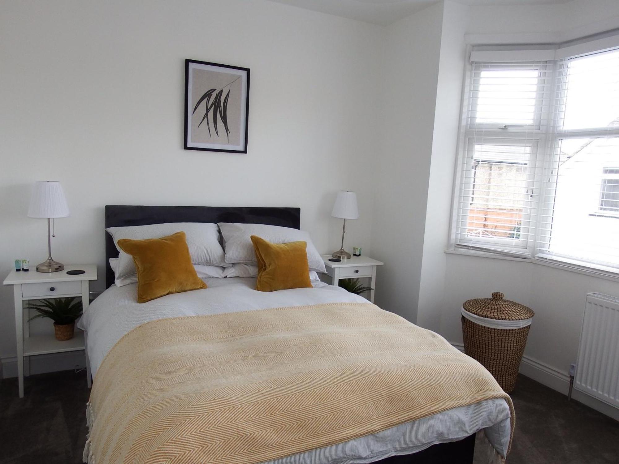 Newly Renovated 3 Bedroom Victorian Detached House บอร์นมัธ ภายนอก รูปภาพ
