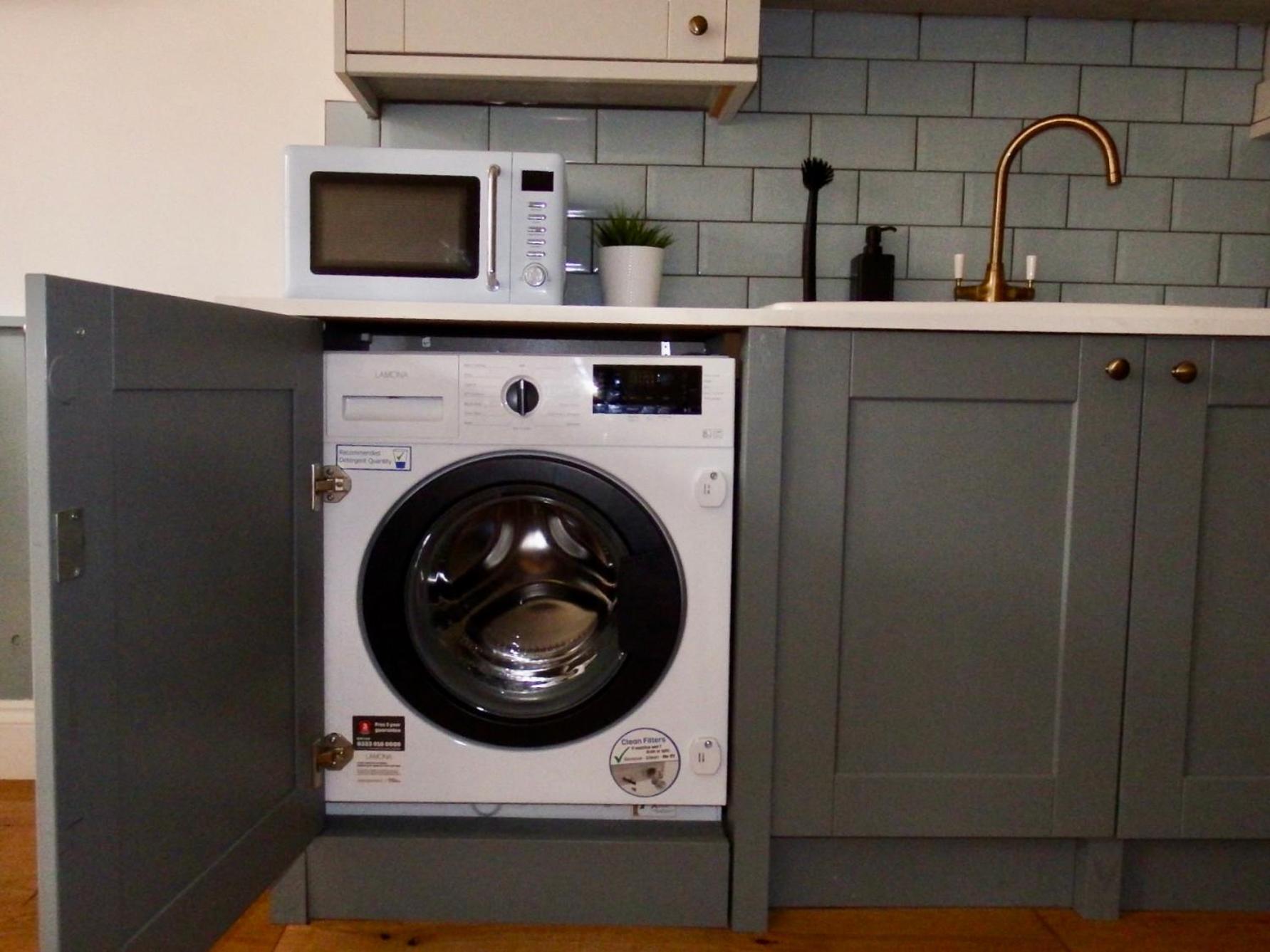 Newly Renovated 3 Bedroom Victorian Detached House บอร์นมัธ ภายนอก รูปภาพ