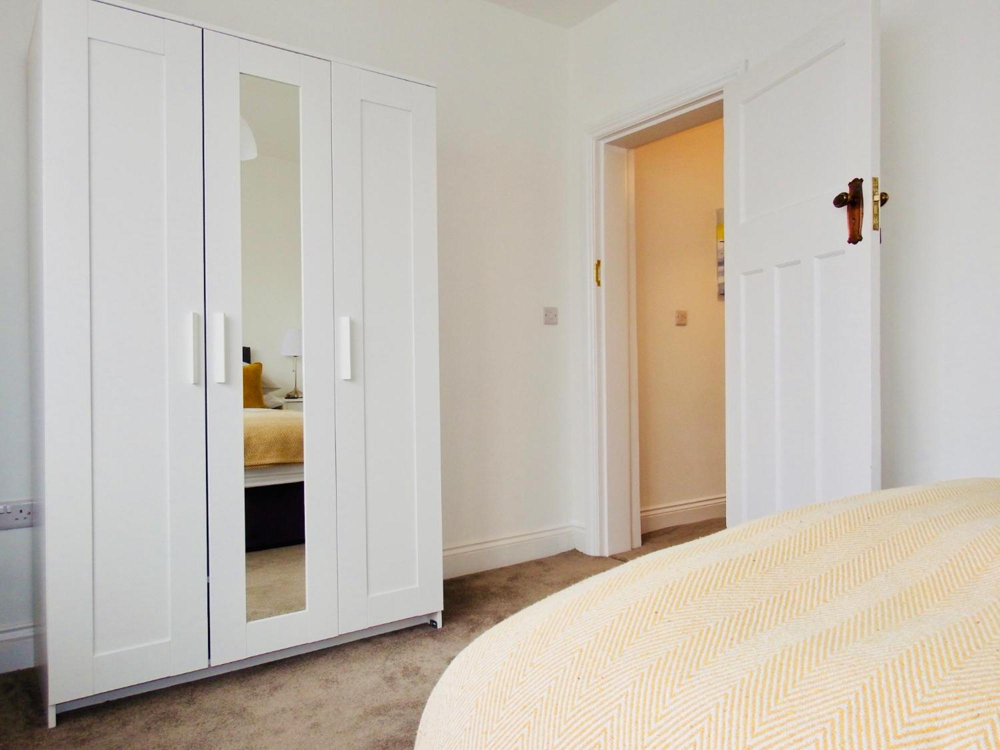 Newly Renovated 3 Bedroom Victorian Detached House บอร์นมัธ ภายนอก รูปภาพ