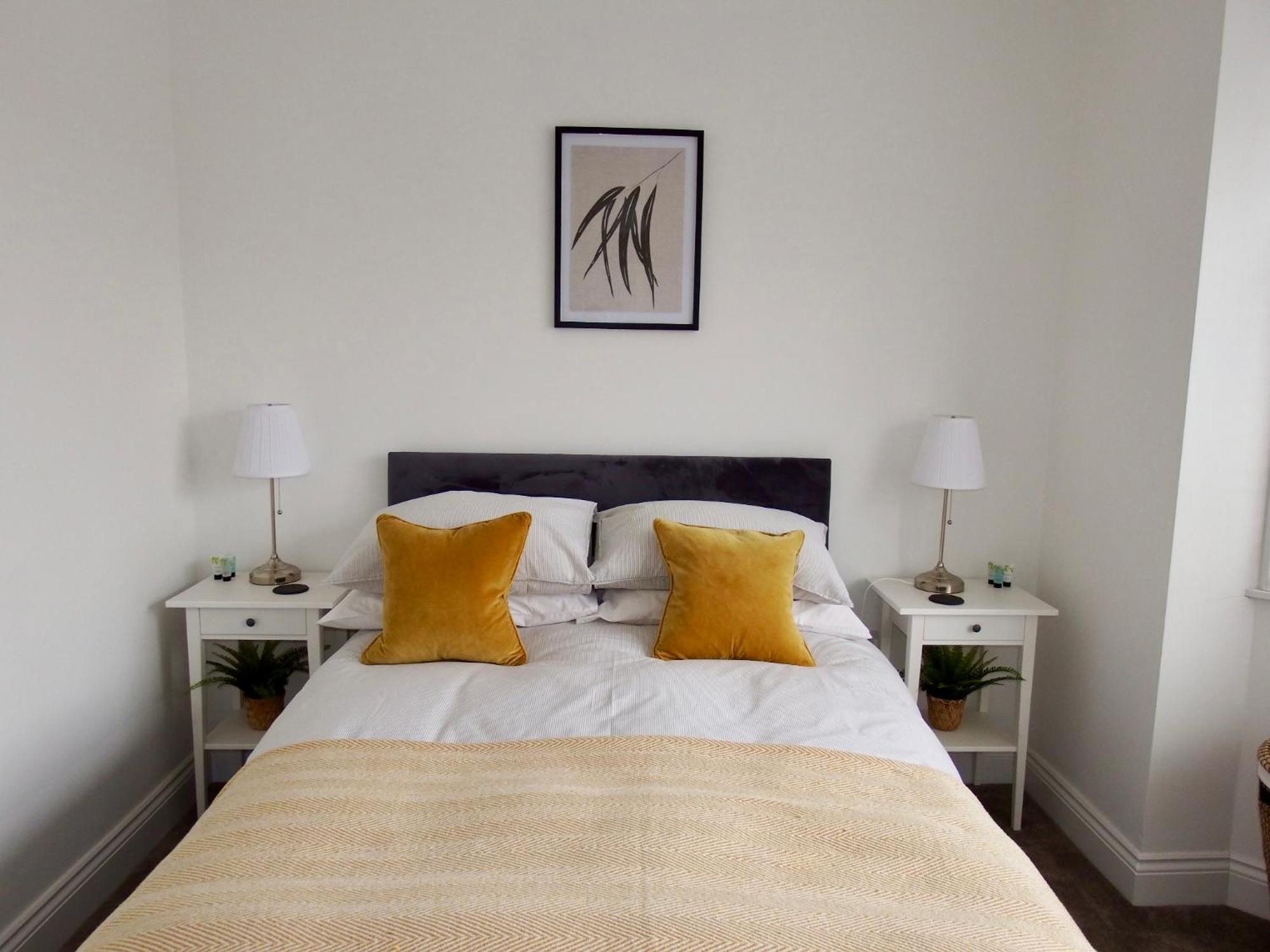 Newly Renovated 3 Bedroom Victorian Detached House บอร์นมัธ ภายนอก รูปภาพ