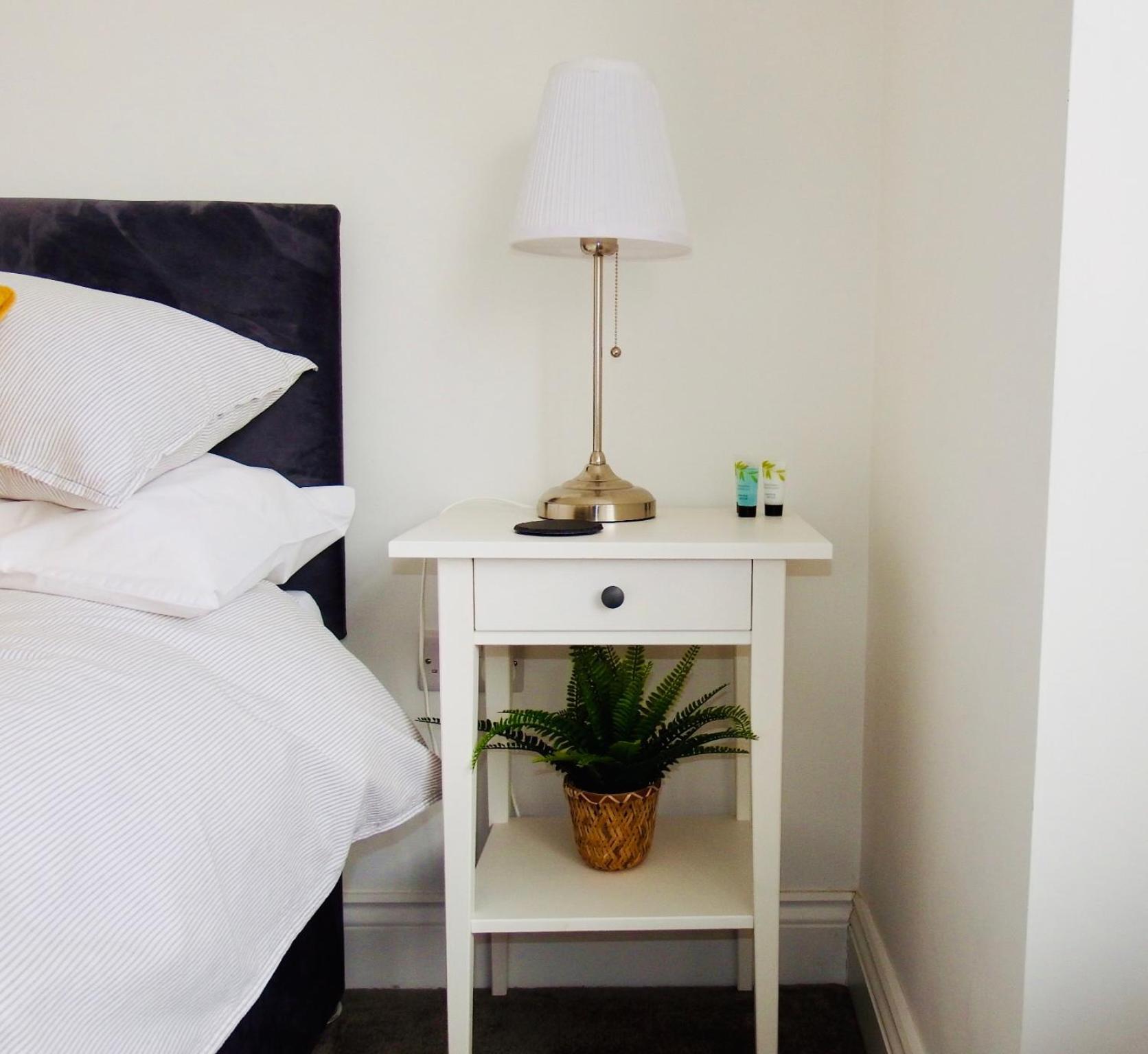 Newly Renovated 3 Bedroom Victorian Detached House บอร์นมัธ ภายนอก รูปภาพ