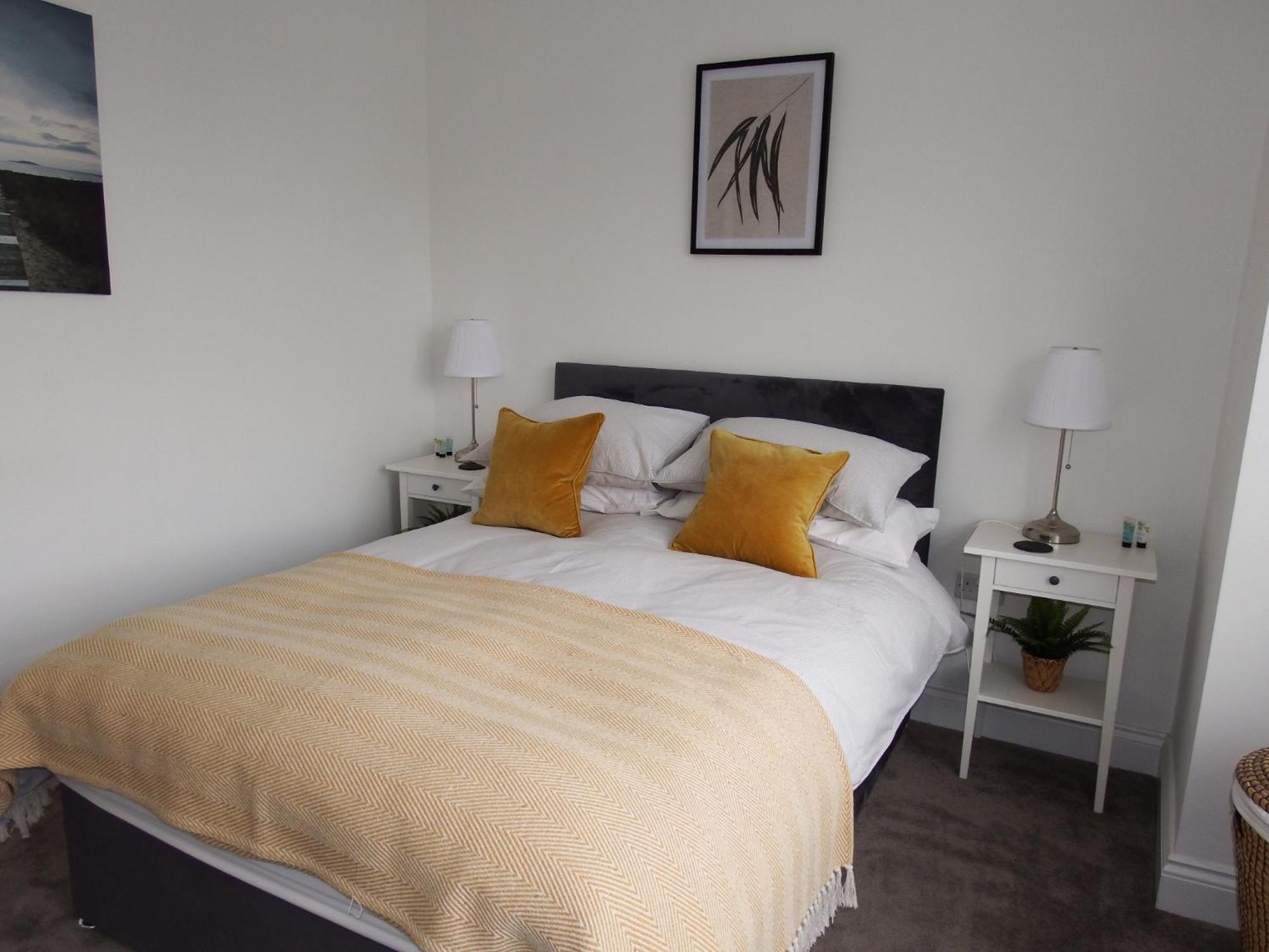 Newly Renovated 3 Bedroom Victorian Detached House บอร์นมัธ ภายนอก รูปภาพ