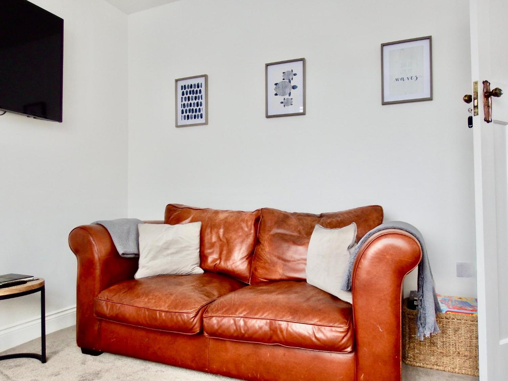 Newly Renovated 3 Bedroom Victorian Detached House บอร์นมัธ ภายนอก รูปภาพ