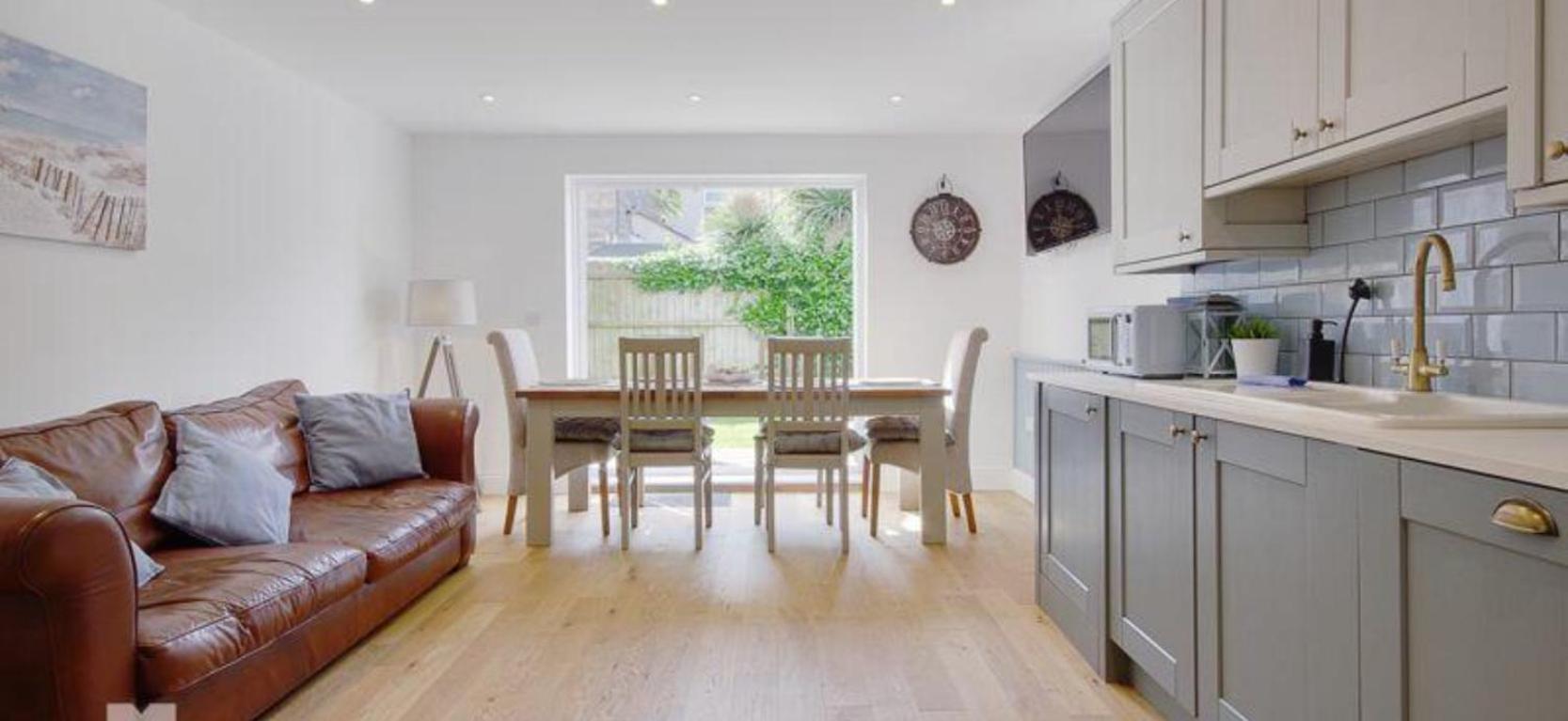 Newly Renovated 3 Bedroom Victorian Detached House บอร์นมัธ ภายนอก รูปภาพ